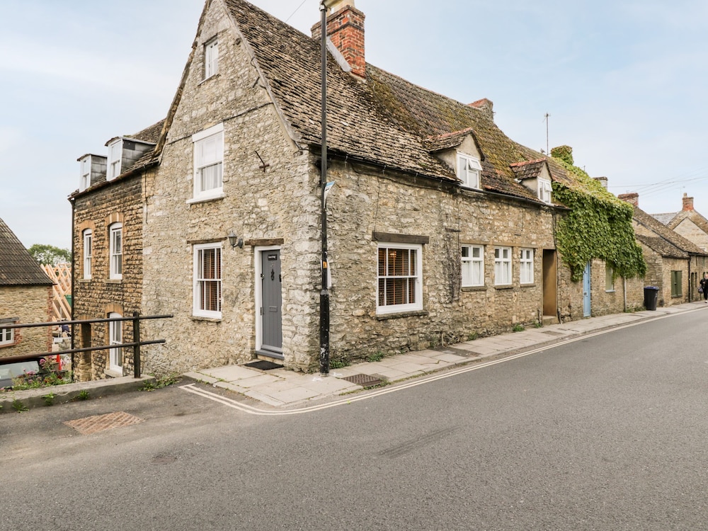 Corner Cottage — 4-Star Luxury Hotel in Malmesbury, United Kingdom