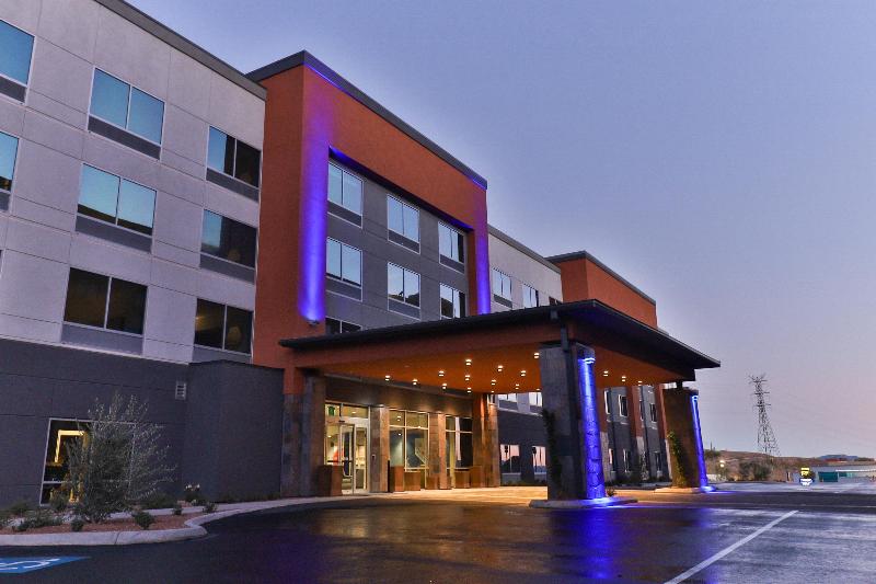 Holiday Inn Express & Suites Henderson South Boulder City by IHG in Henderson, United States