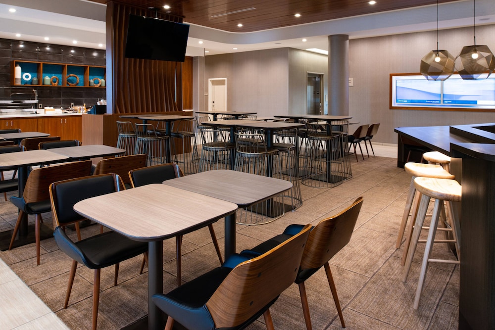 Springhill Suites Kansas City Northeast - photo 21