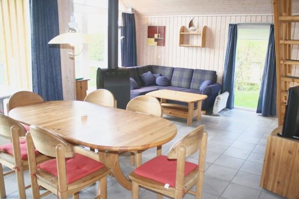 Ferienhaus im Ferienpark Mueritz — 4-Star Luxury Hotel in Rechlin, Germany