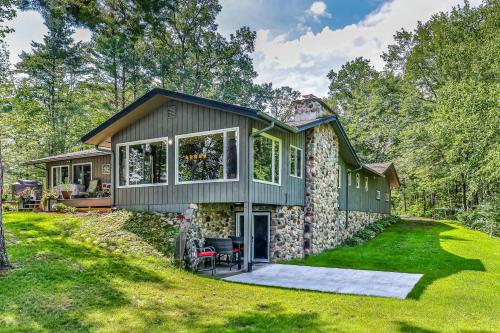 Upper Gresham Lakehouse - carbon neutral hotel in Unknown City