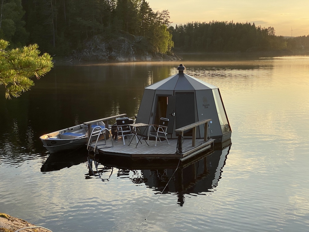 Yggdrasil Igloo Water Huts — hotel in Toecksfors
