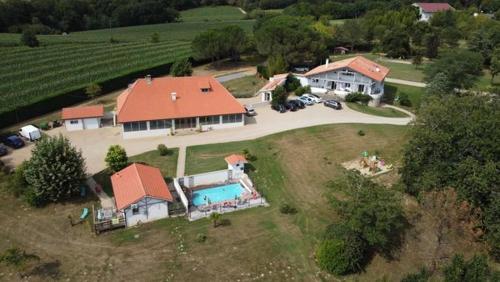 Gites 15 a 17 Personnes Avec Salle de Reunion - last minute hotel in Unknown City
