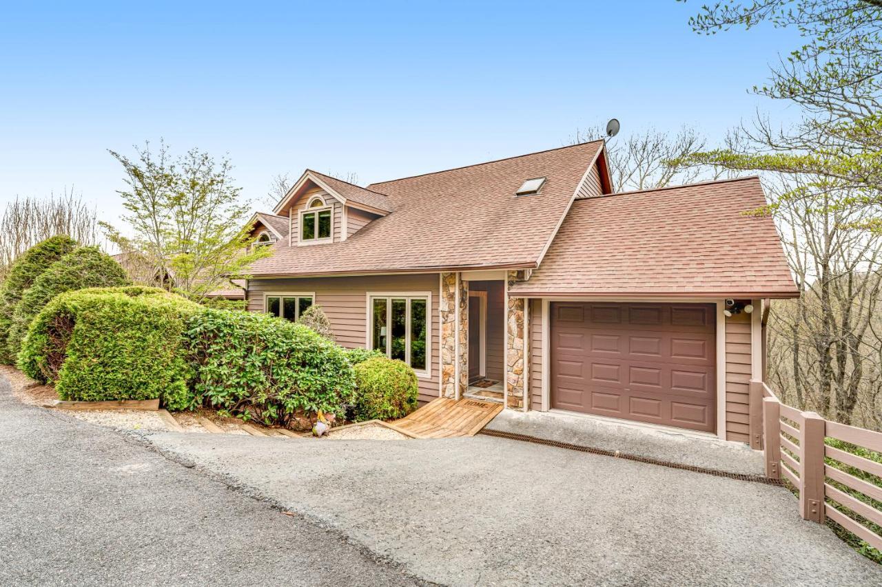 Yonahlossee Mountain Magic in Boone, United States