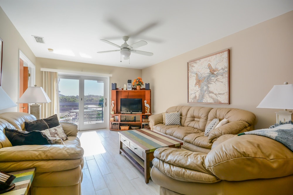 SC214 Tastefully decorated 3 bedroom 2 bath condo — 4-Star Luxury Hotel in Edgewater, United States