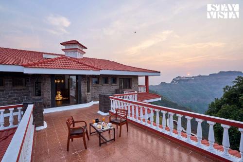 StayVista at Cliffhanger Solitude with Balcony Lawn — 4-Star Luxury Hotel in Kolhapur, India