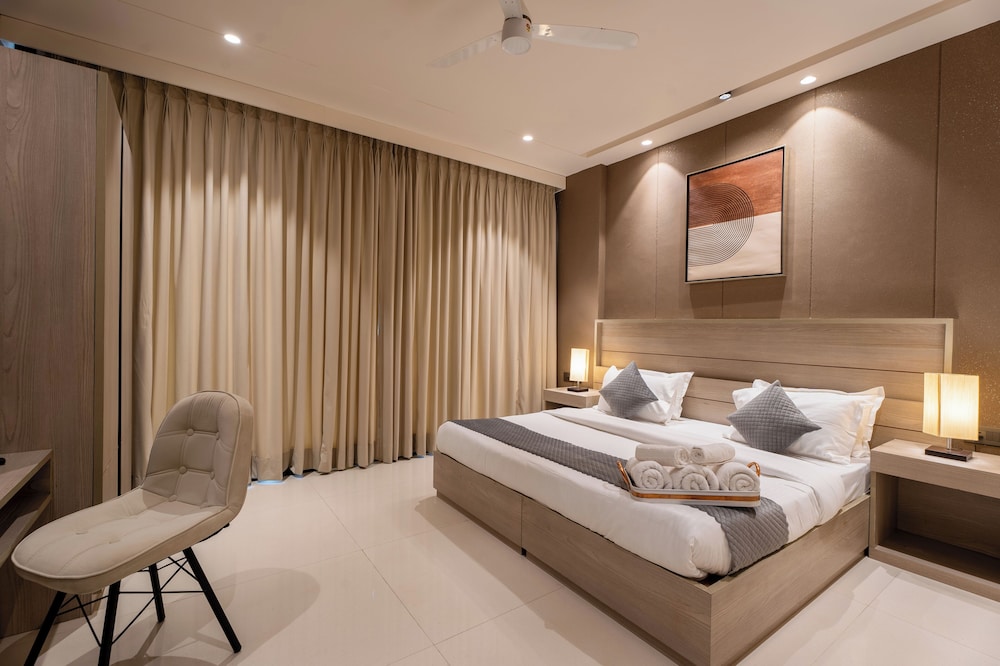 The Lodgers Luxury Hotel Near GolfCourse in Gurgaon, India