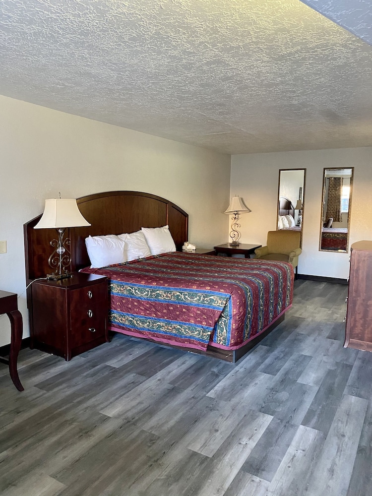 Travelodge by Wyndham Farmington Hwy 64 - photo 8