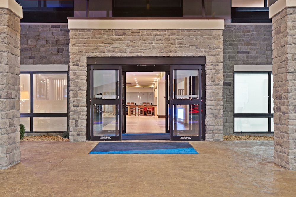 Holiday Inn Express & Suites Uniontown by IHG - photo 34