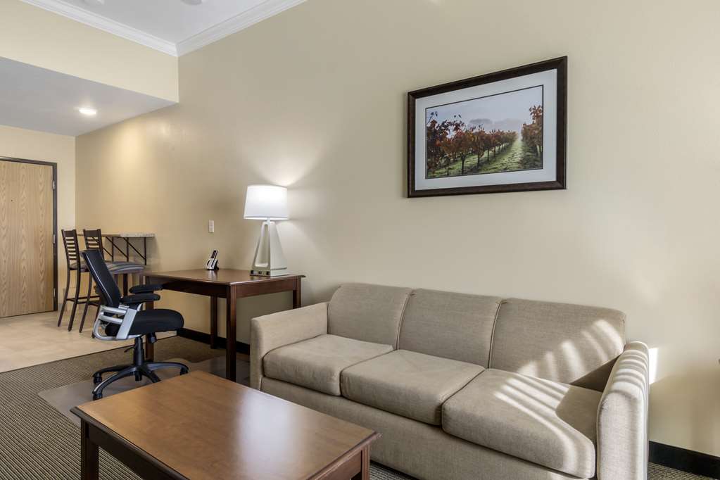 Best Western Plus Grapevine Inn - photo 13