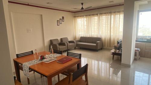 Luna Spaces Bella Vista Near Mumbai Airport IIT Powai