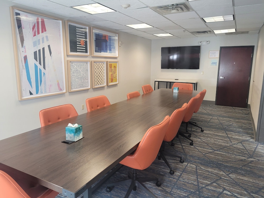 Holiday Inn Express & Suites Guthrie North Edmond by IHG - photo 43