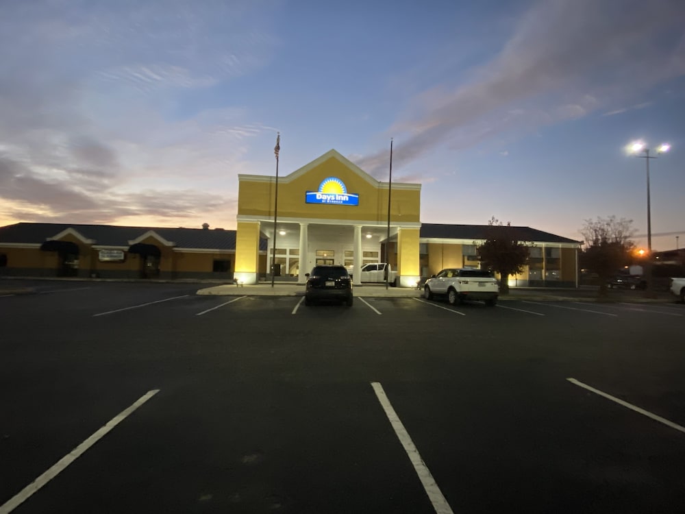 Days Inn by Wyndham Dothan - featured photo
