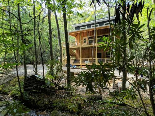 Beech Creek Cabin lower unit Black Mountain — 4-Star Luxury Hotel in Black Mountain, United States