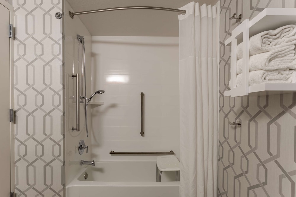 Hampton Inn Madison East Towne Mall Area - photo 12