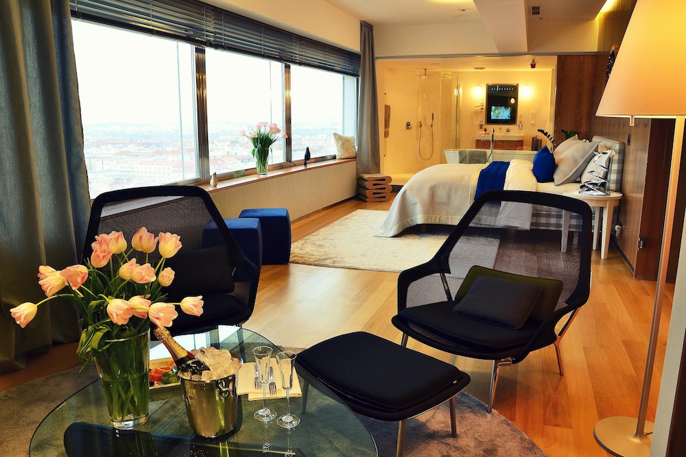 Sky Suite Hotel — Prague — photo 3
