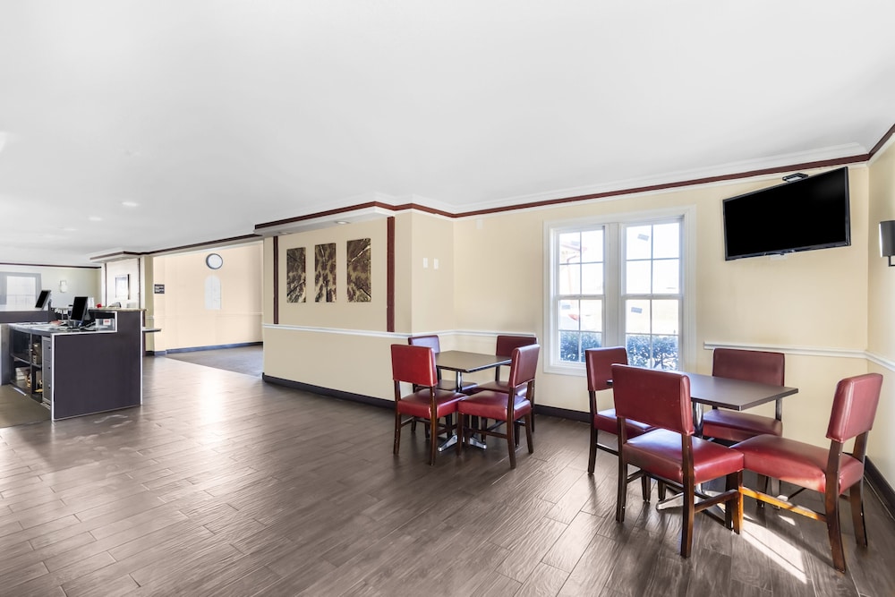 OYO Hotel Tulsa N Sheridan Rd & Airport - photo 31