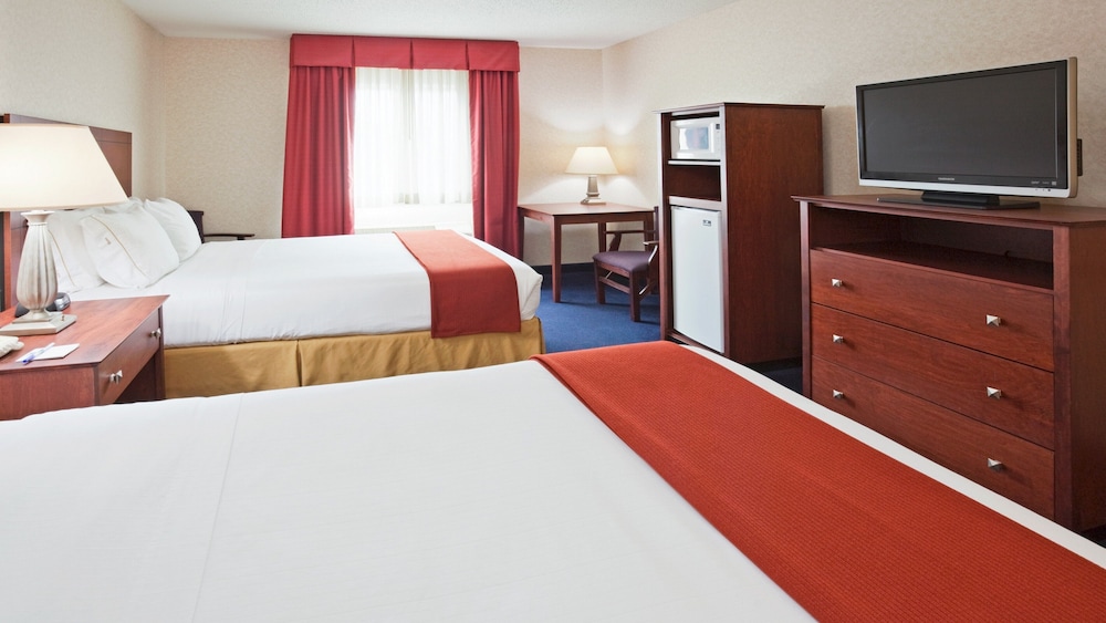 Holiday Inn Express Deforest - photo 8