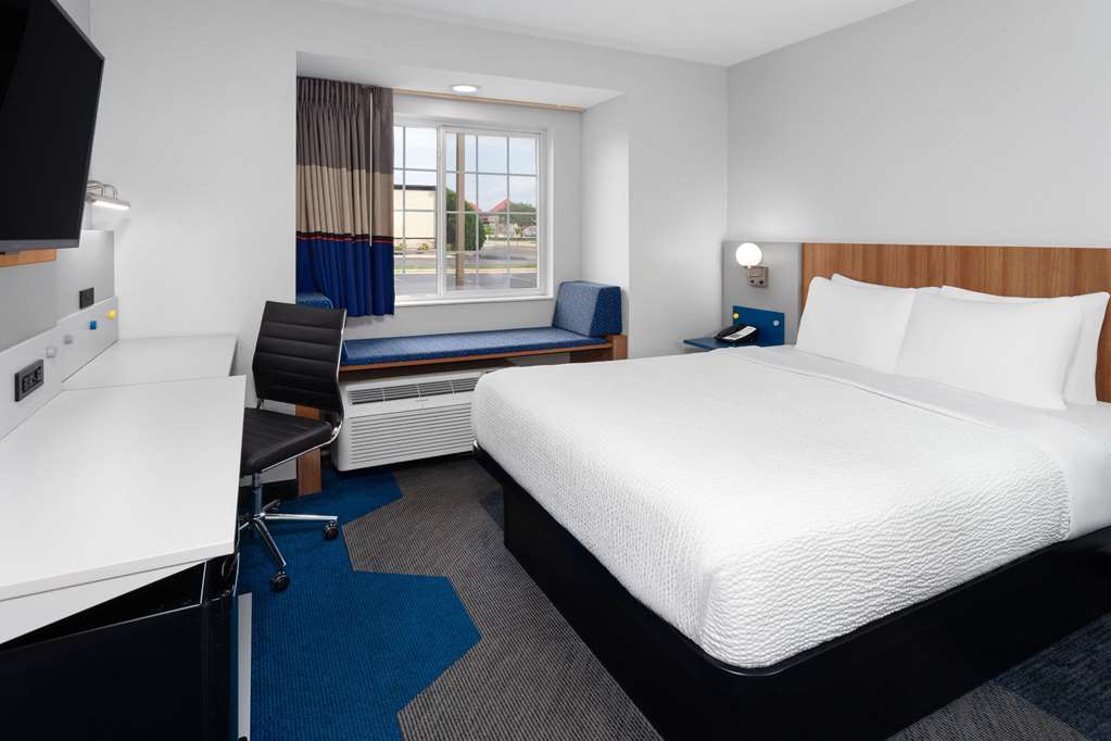 Microtel Inn by Wyndham Janesville - photo 11