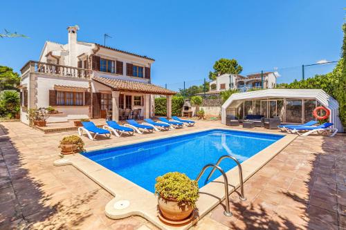 Villa Isabel — 4-Star Luxury Hotel in Campos, Spain