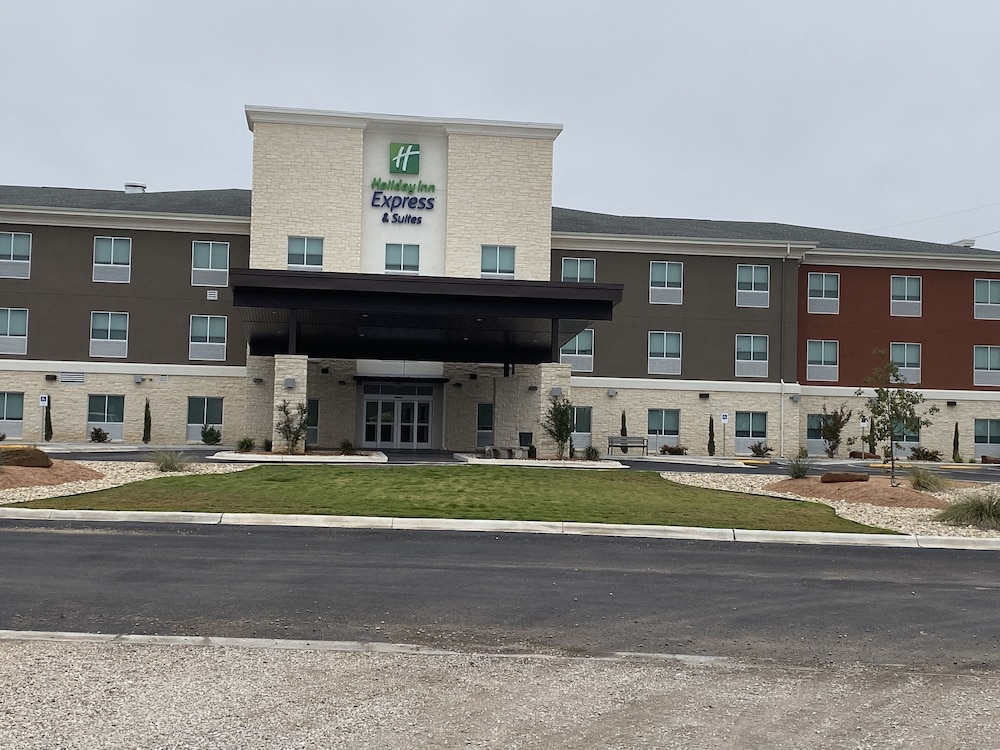 Holiday Inn Express & Suites Junction by IHG - photo 61
