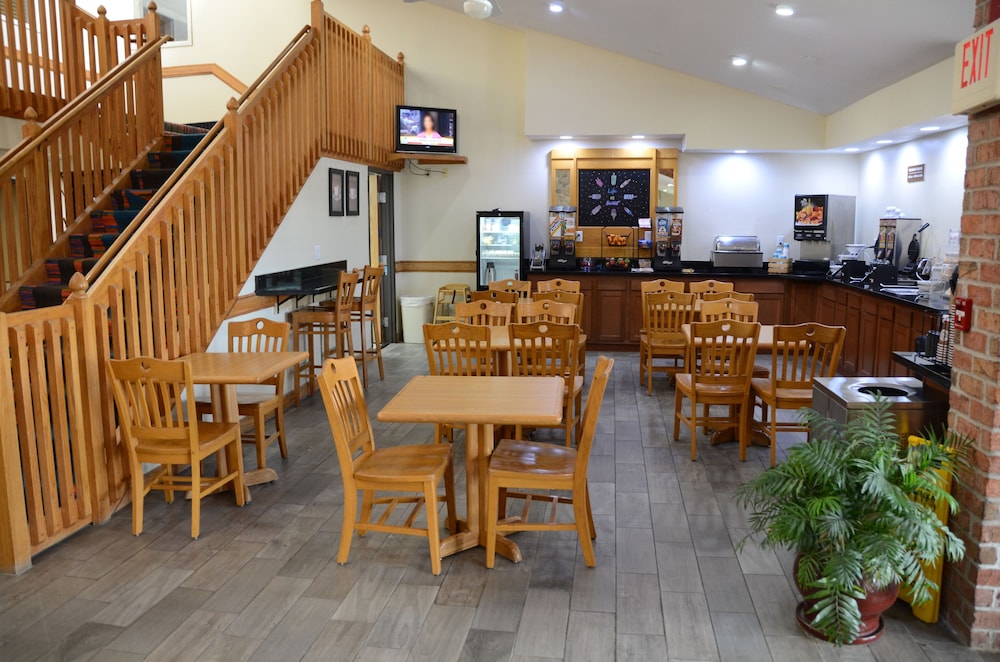 AmericInn by Wyndham West Burlington - photo 52