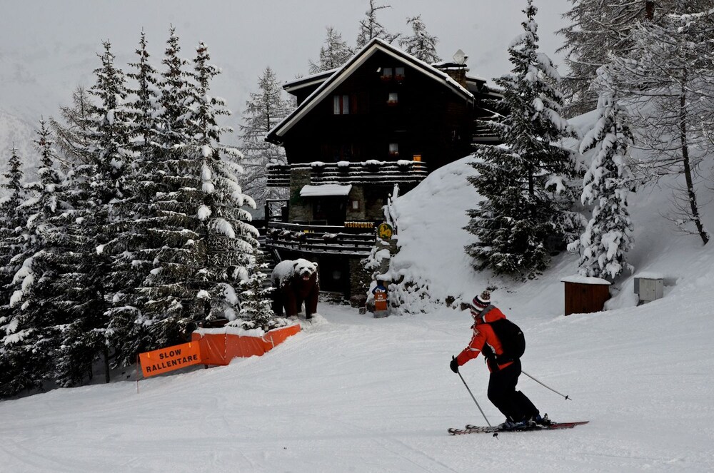 Chalet Il Capricorno — 4-Star Luxury Hotel in Sauze D'oulx, Italy