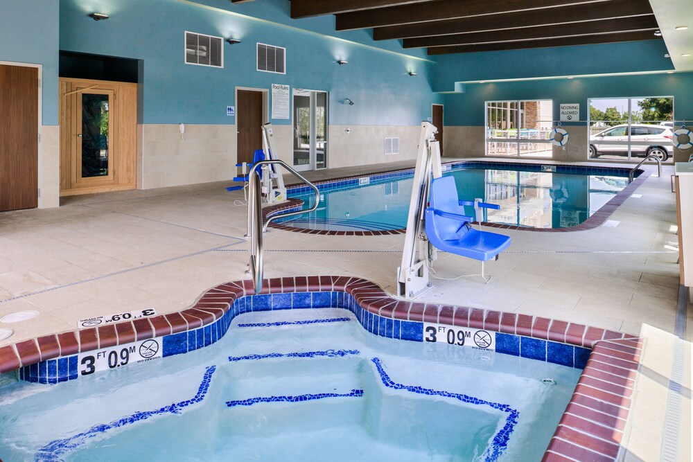 Holiday Inn Express & Suites Siloam Springs by IHG - photo 29