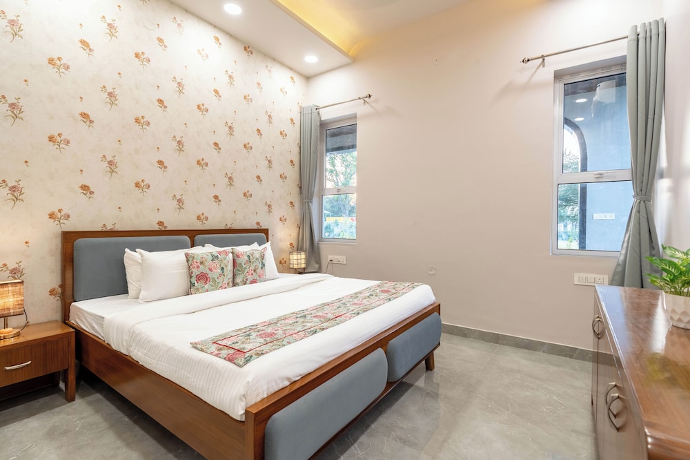 Elivaas Jamun Farm 2Bhk With Pool — 5-Star Luxury Hotel in Jaipur, India