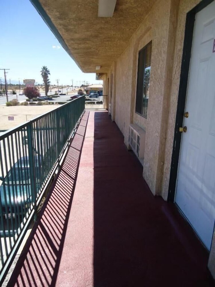 Economy Inn Victorville - photo 18