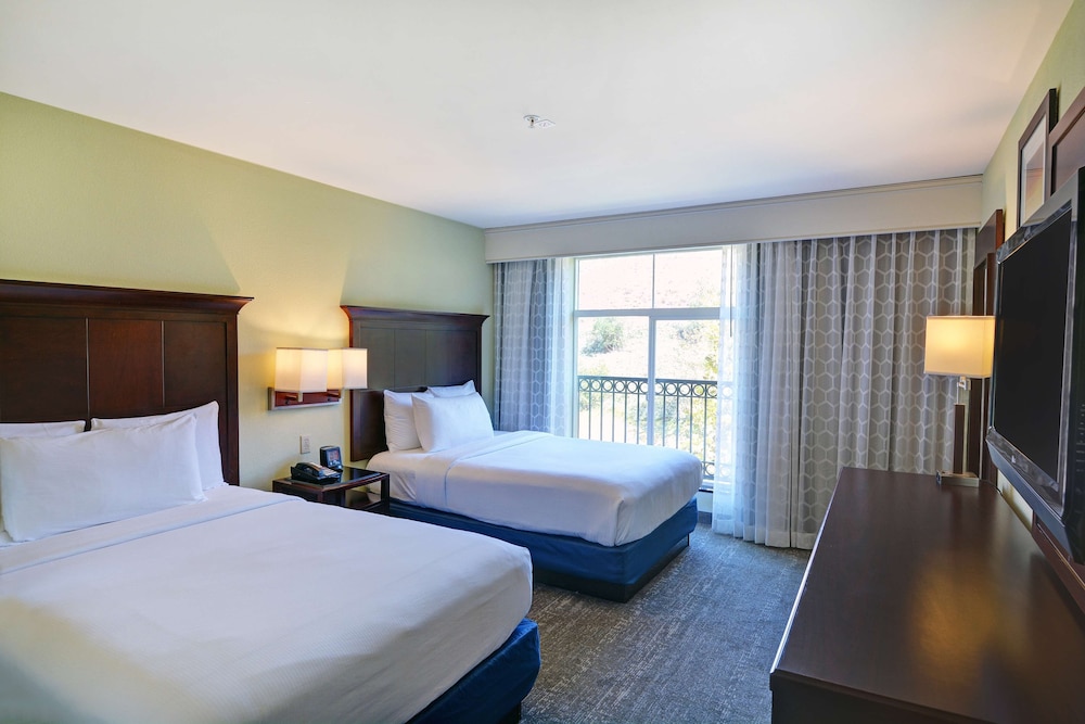 Embassy Suites by Hilton Valencia - photo 11