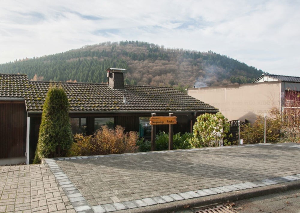 Stylish Holiday Home near Winterberg with Private Sauna House Terrace & Garden — 4-Star Luxury Hotel in Winterberg, Germany