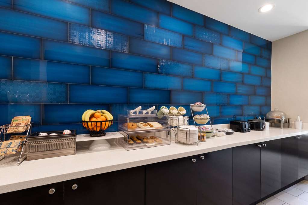 La Quinta Inn & Suites by Wyndham Cullman - photo 48