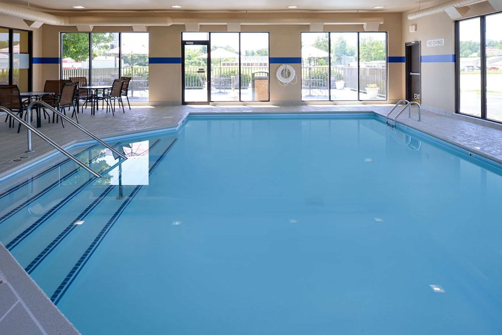 Hampton Inn Carbondale - photo 27