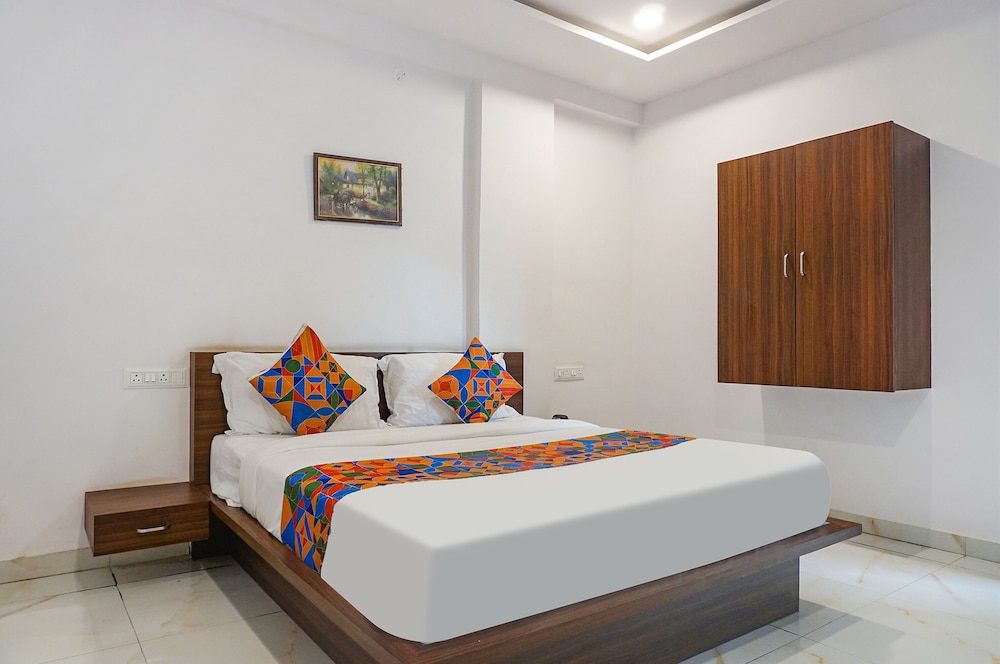Fabhotel Spot Light — hotel in Sasvad