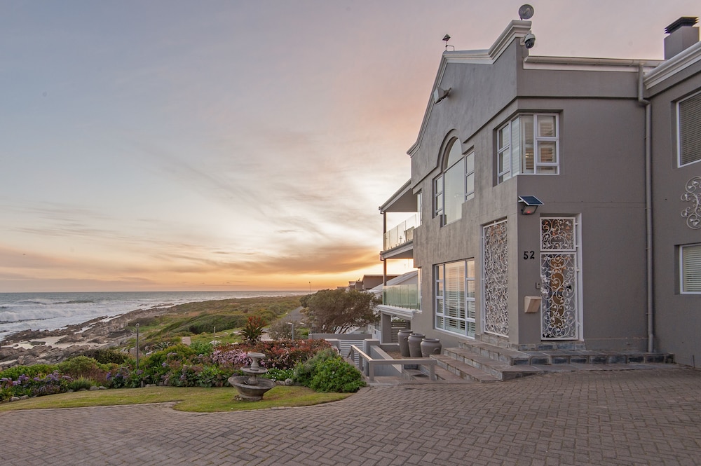 Absolute Ocean Boutique Guesthouse — 4-Star Luxury Hotel in Hermanus, South Africa
