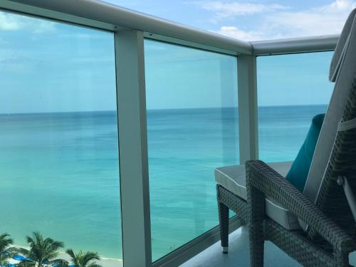 Tides Beachfront Resort 2 Bedroom Direct Oceanview Condo — 4-Star Luxury Hotel in Hollywood, United States