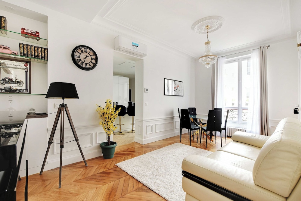 Superb Apartment 3bd 8p Arc de Triomphe — 4-Star Luxury Hotel in Paris, France