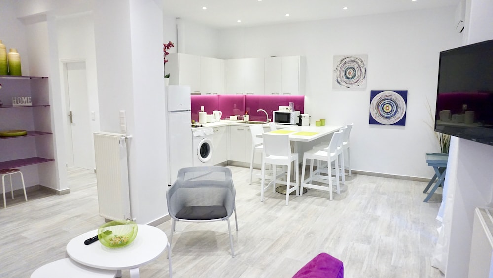 Spacious Modern Apartment in Athens near Metro — 4-Star Luxury Hotel in Athens, Greece