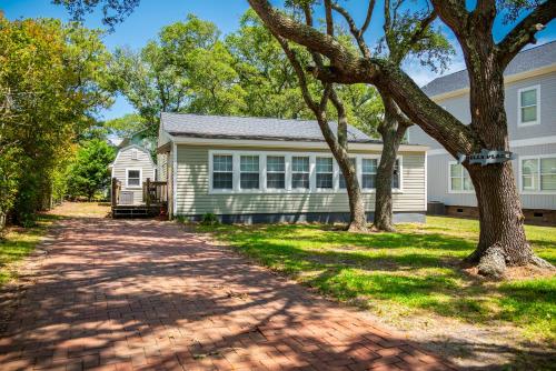 Bill's Place by Oak Island Accommodations - photo 33