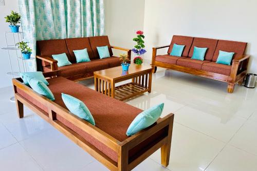 Tirupati Homestay PRIDE Free Breakfast Premium 3BHK AC Flyover to Alipiri gate WiFi Android TV Ragunatha Resorts Easy access to visit all Temples — 4-Star Luxury Hotel in Tirupati, India