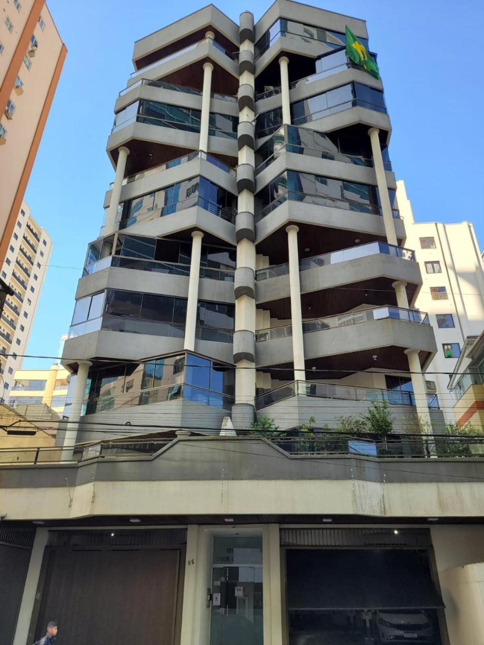 Apartamento 200 metros da praia 03 quartos com ar condicionado Meia Praia Itapema — 4-Star Luxury Hotel in Itapema, Brasil