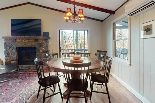 The Nunv Cabin — Brevard — photo 4