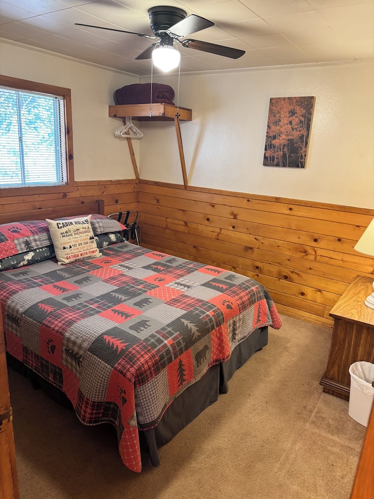 Bear Paw Lodge & Vacation Homes - photo 11