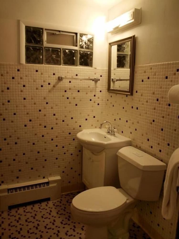 The Riverside Motel - photo 18