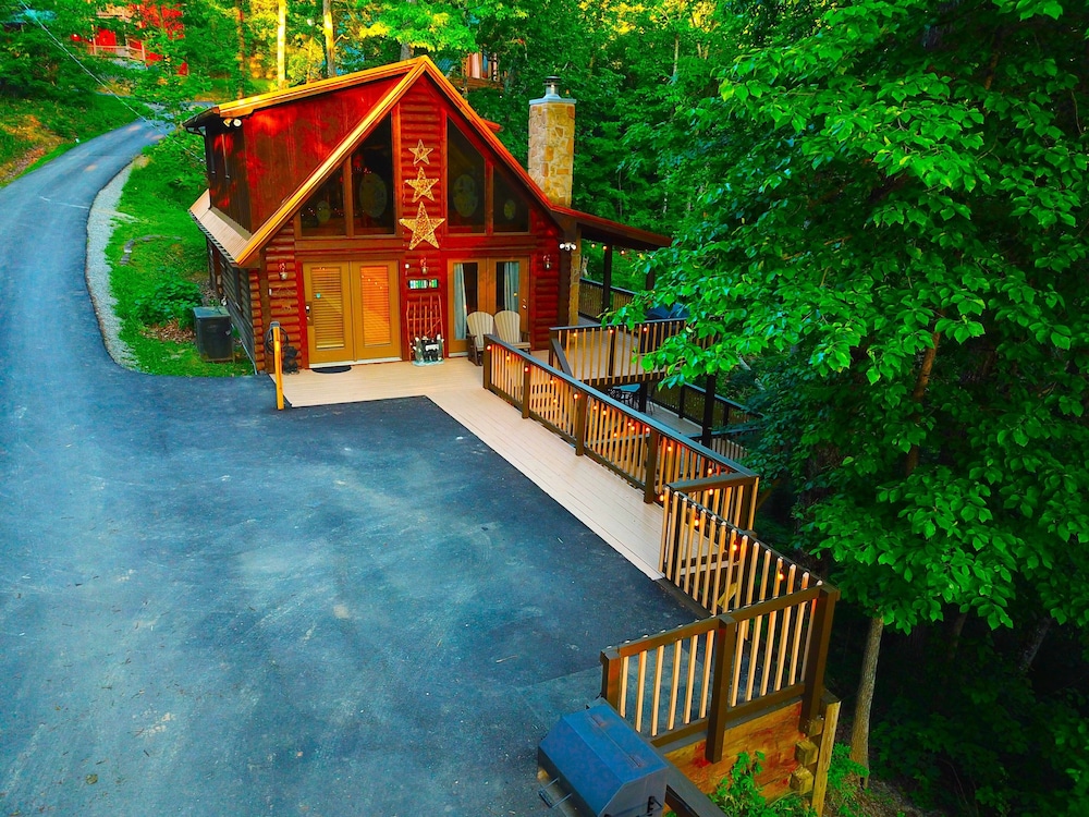 Wonderland — 5-Star Luxury Hotel in Sevierville, United States