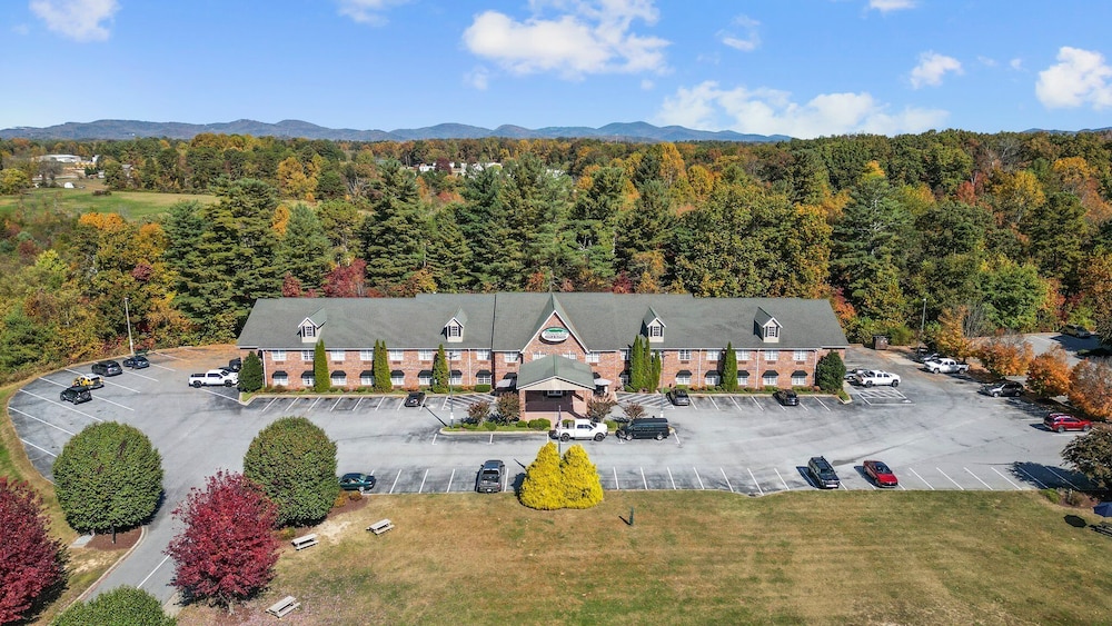 Mountain Inn & Suites - photo 38