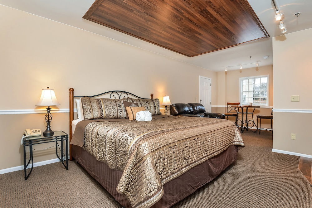 Old Harbor Inn - photo 5