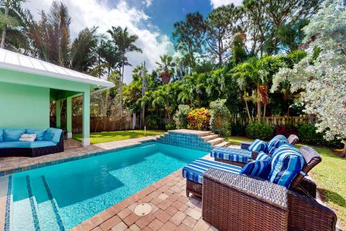 Sunshine Holidays - carbon neutral hotel in Boynton Beach