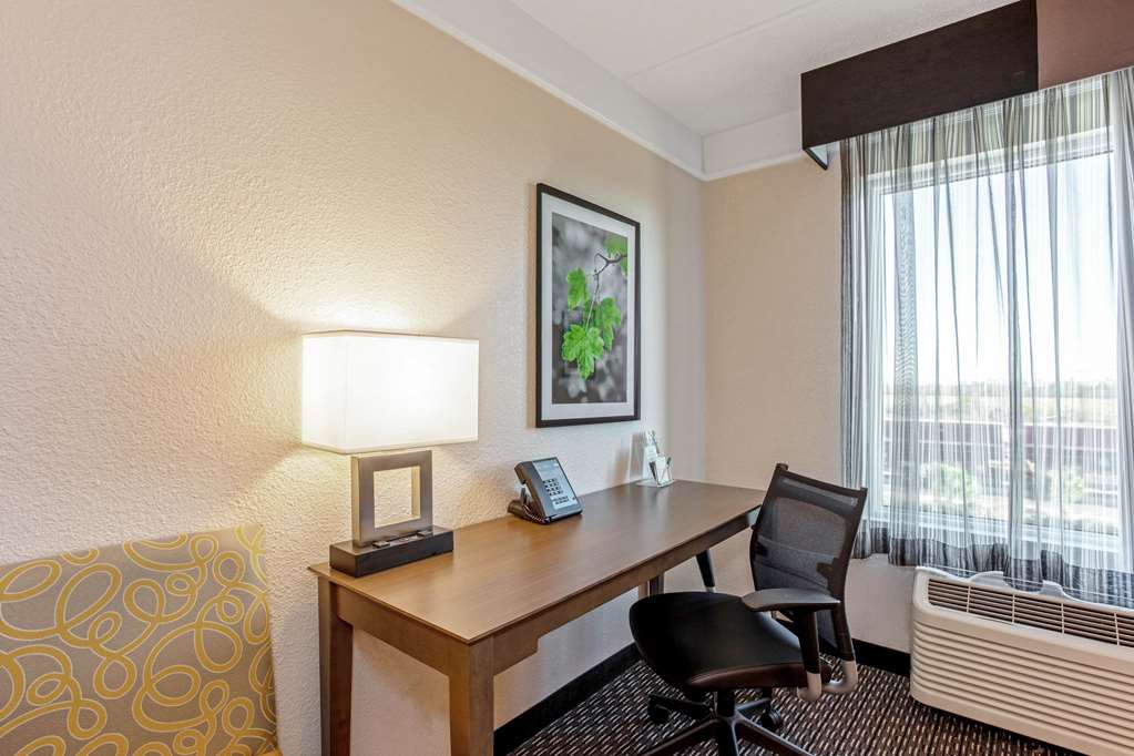 La Quinta Inn & Suites by Wyndham Panama City - photo 28